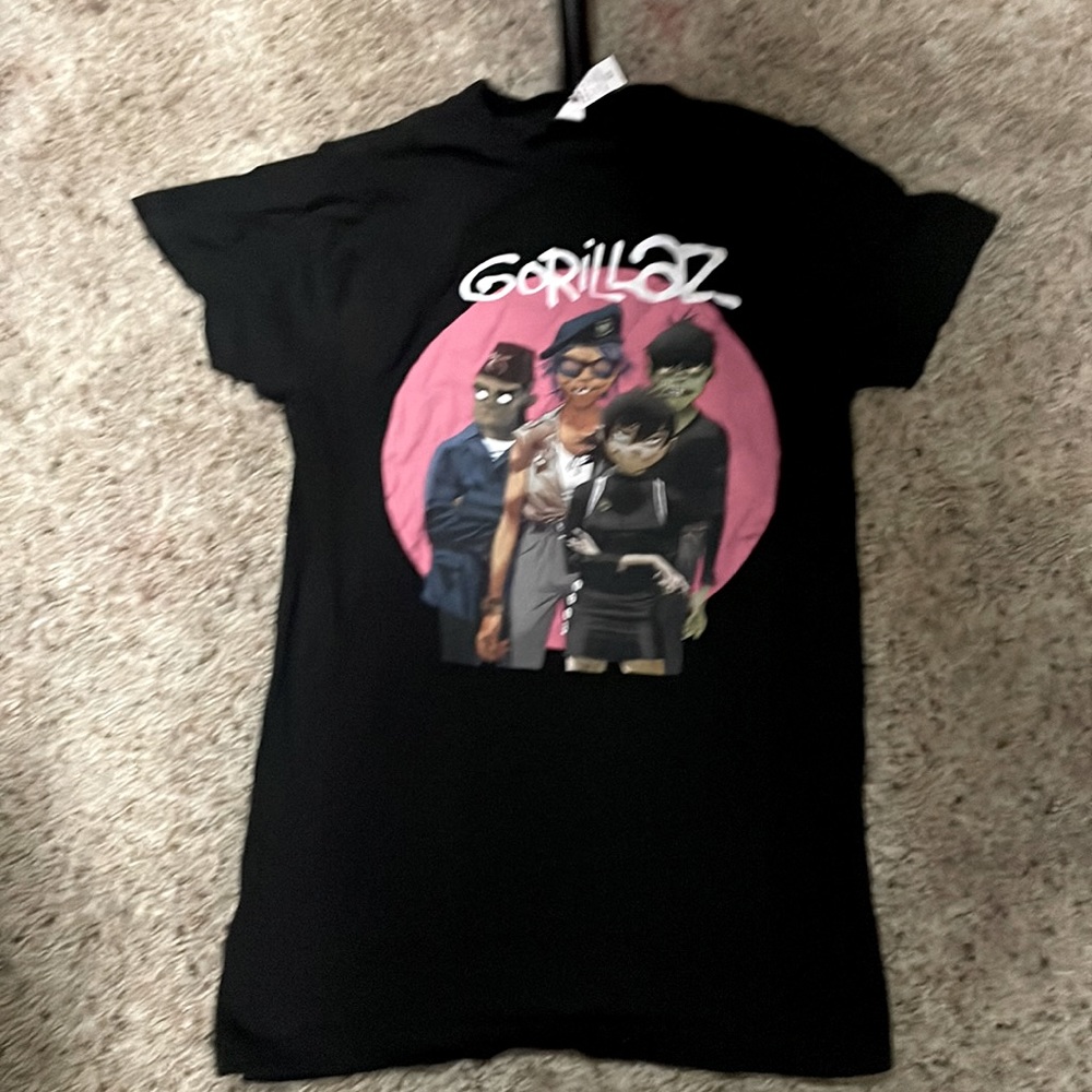 Selling my gorillaz t-shirt. From hot topic, Size is an XS